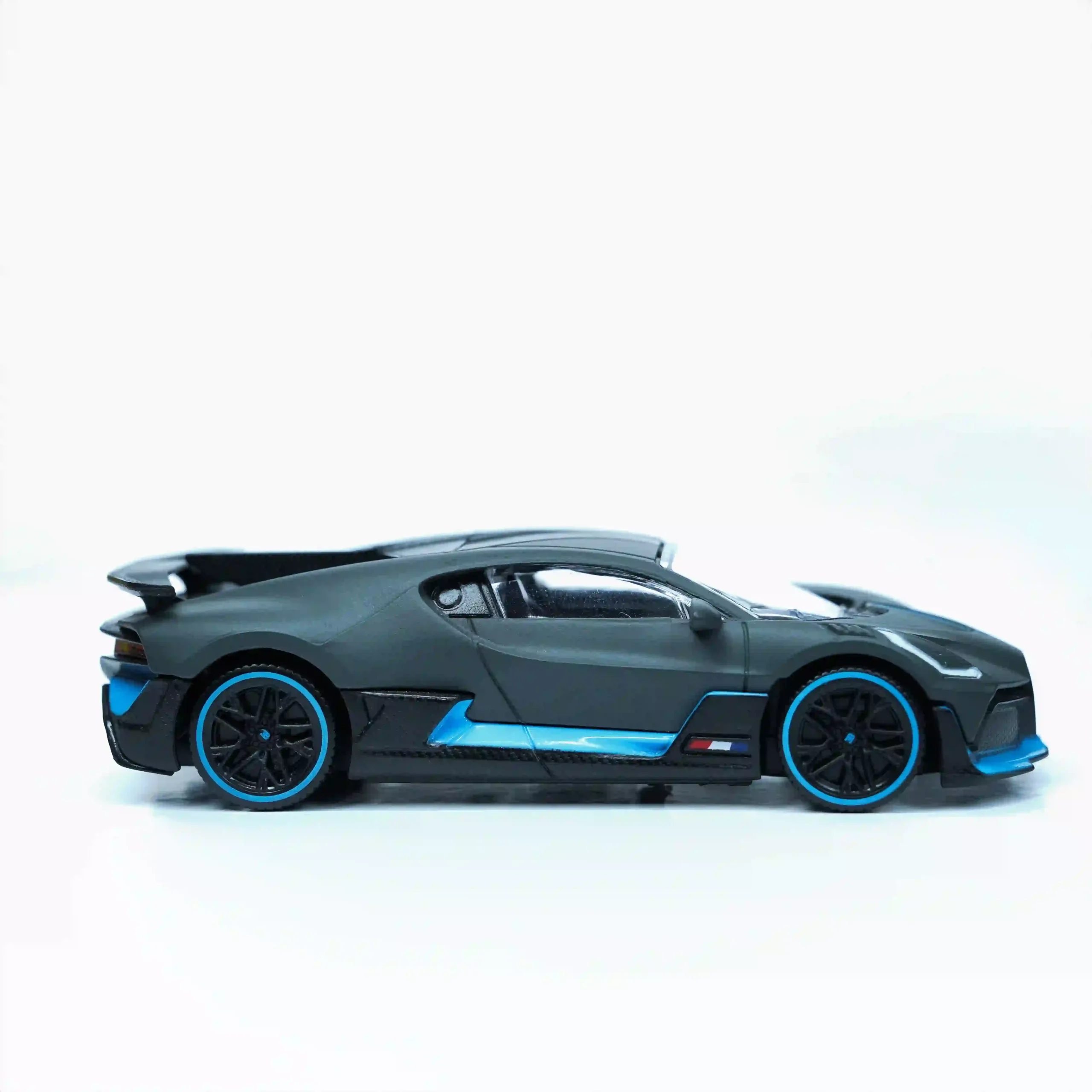 bugatti divo | rastar diecast 1.43 grey bugatti divo | rastar diecast 1.43 grey