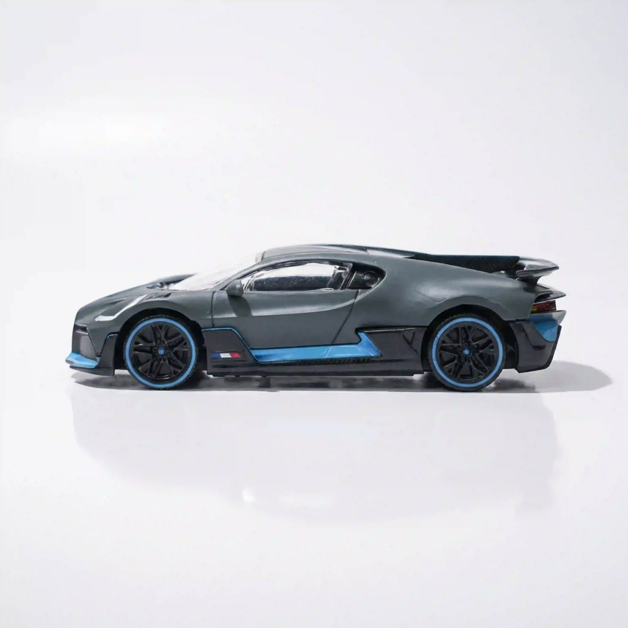 bugatti divo | rastar diecast 1.43 grey bugatti divo | rastar diecast 1.43 grey