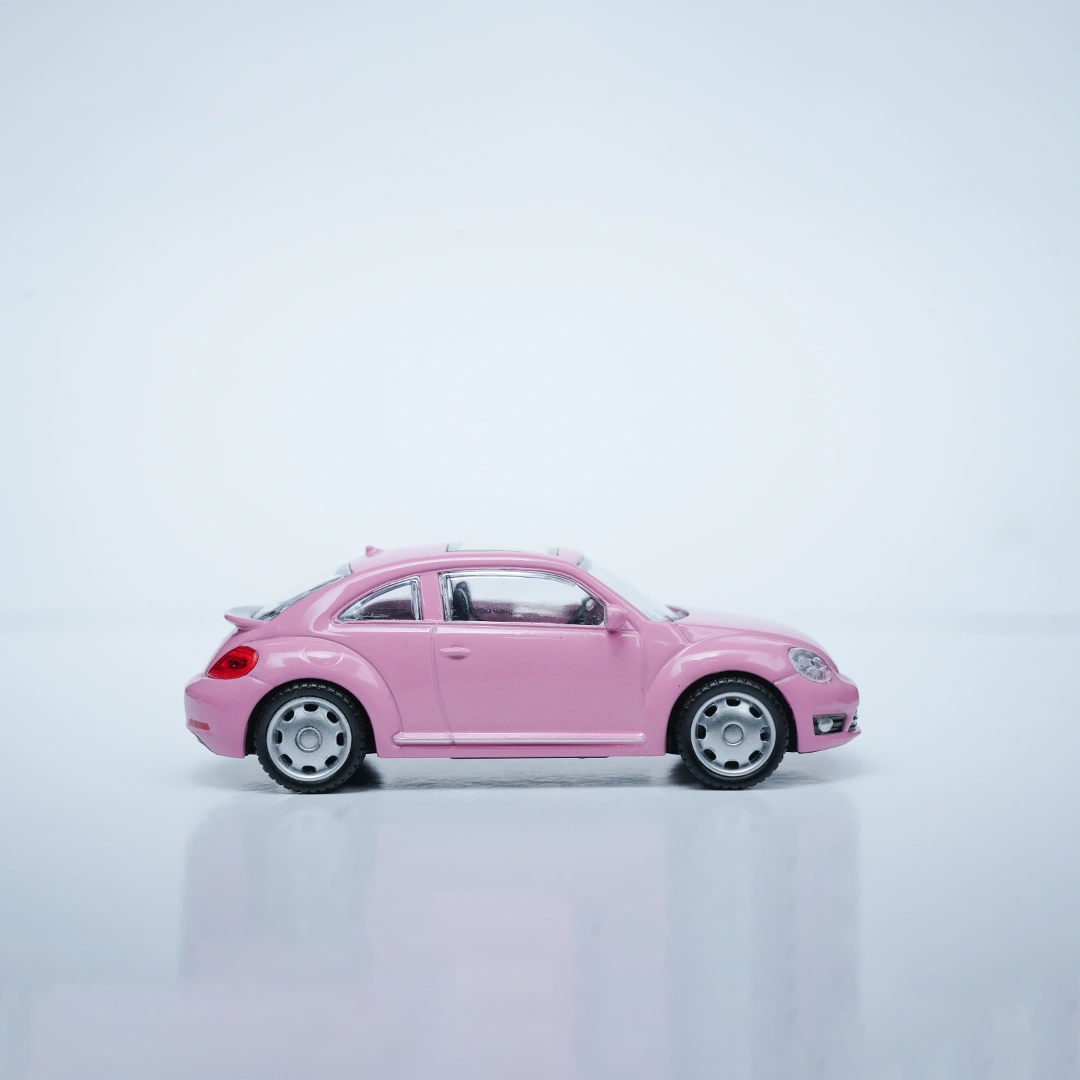 volkswagen beetle | diecast 1.43 pink volkswagen beetle | diecast 1.43 pink